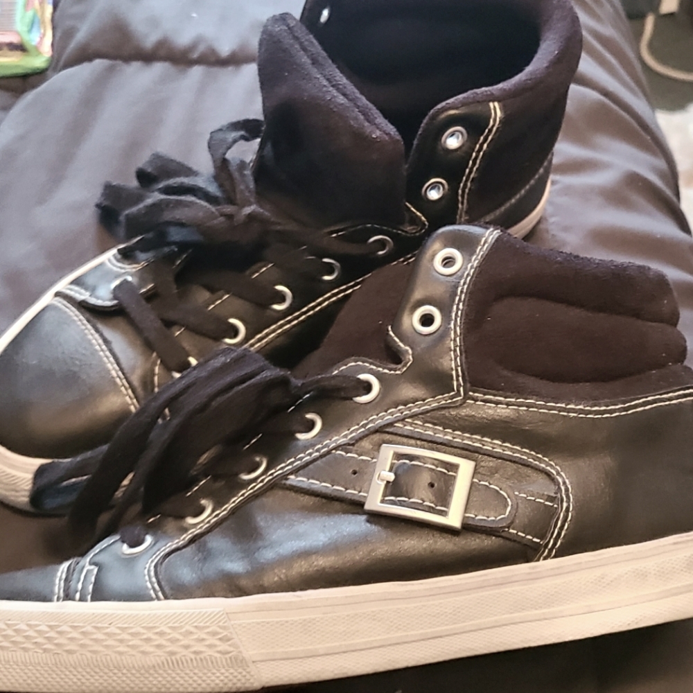 Soda sneakers size 7.5